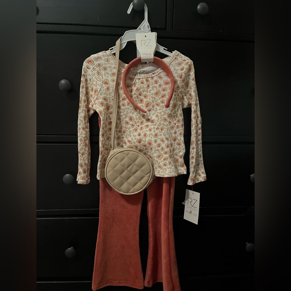 Nice outfit for those little divas we have at home size 3t